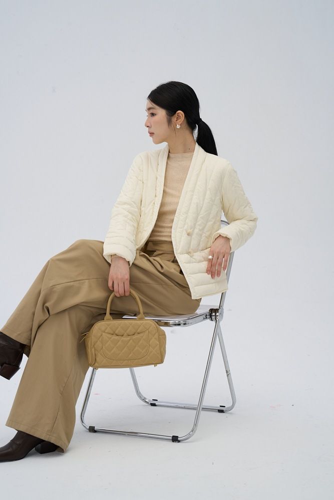 Women's Short Jacket 2025 New Korean Style V-Neck White Duck Down Inner Liner Warm Stylish Lightweight Slim Fit Coat_voghion.com