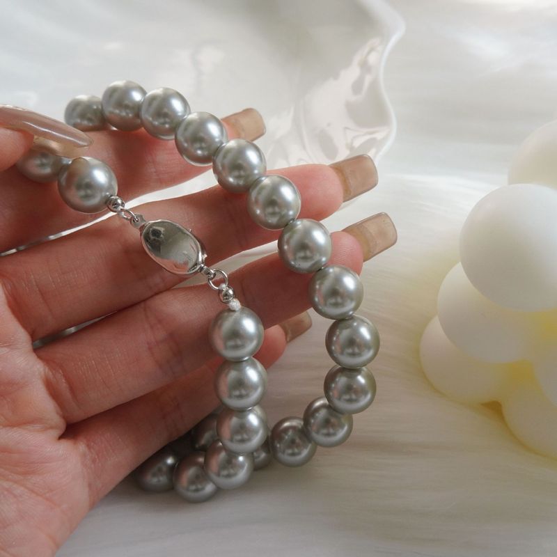 Instagram blogger Fever with the same cool silver gray Shijia pearl necklace French classic layered sweater chain_voghion.com
