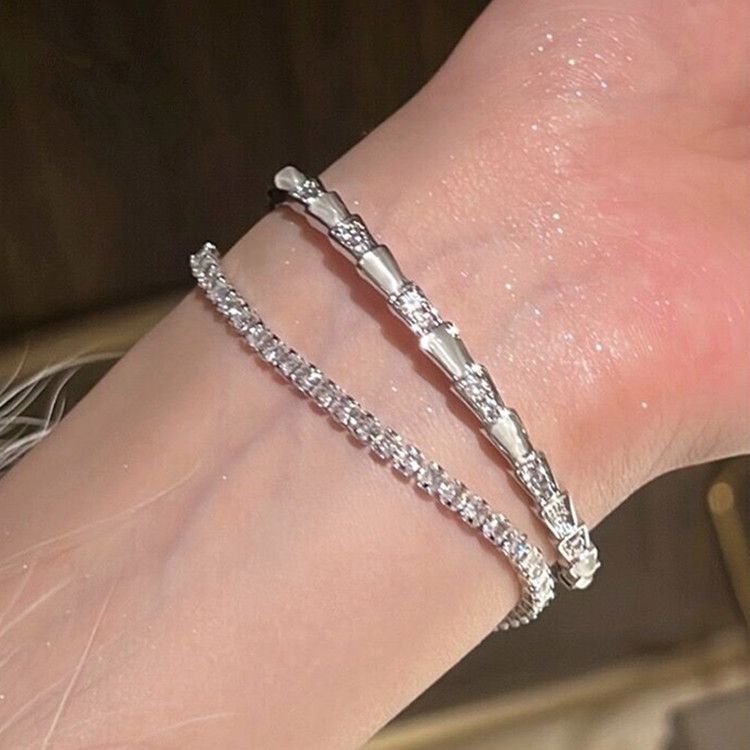 Un design de nișă cu o brățară cu textură de diamant strălucitoare cu deschidere în formă de șarpe de piatră de ochi de pisică de ultimă generație, ușoară pentru femei_voghion.com