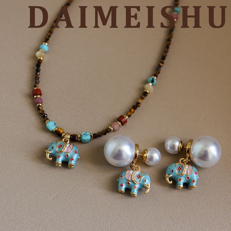 Halskette mit Elefantenanhänger im Öltropfen-Design für Damen – Tigerauge-Stein, Türkis- und Perlenakzente, leichter Luxus-Nischen-High-End-Stil_voghion.com