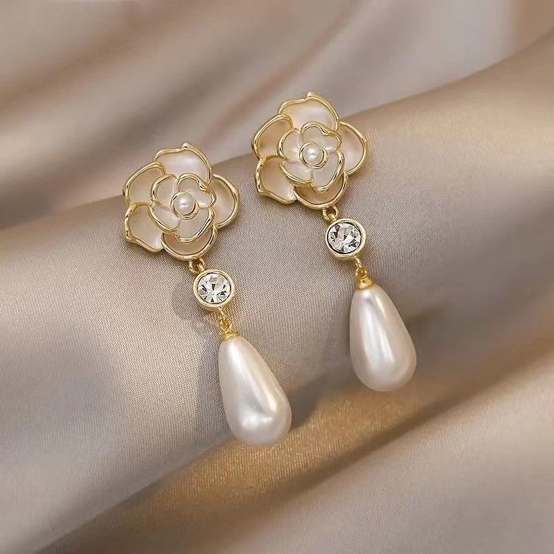 Internet celebrity flower high-end camellia pearl women French style small fragrance light luxury temperament earrings_voghion.com
