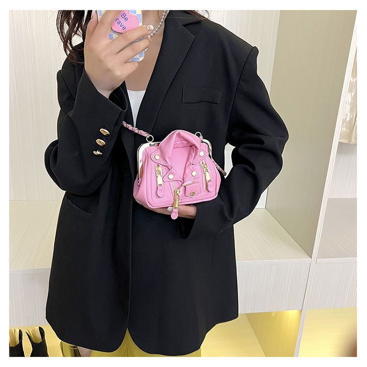 Piccola borsa personalizzata per le donne nel 2022, nuovo design di nicchia, borsa per abbigliamento unica, borsa a tracolla con catena ins alla moda_voghion.com