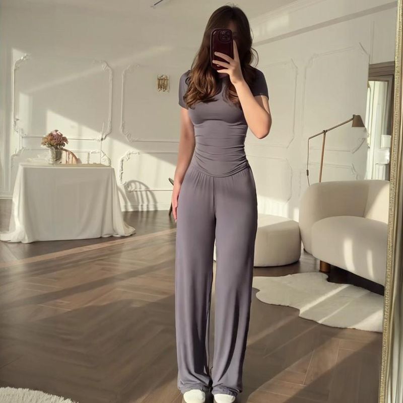 Kadın Geniş Paça Pantolon Takımı - İş ve Günlük Kullanım İçin Şık Yuvarlak Yaka Üst ve Dökümlü Pantolon_voghion.com
