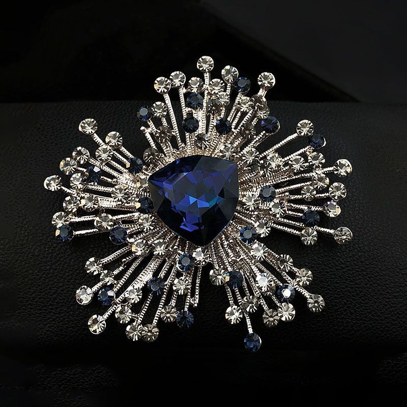 Luxury Emerald Crystal Brooch Women's Retro Exaggerated Fashion Brooch New Temperament Full Of Diamond Pin Accessories_voghion.com