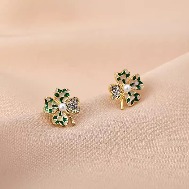 Orecchini da donna Orecchini a quadrifoglio a scacchiera con ago in argento Orecchini di design di alta qualità Orecchini da donna piccoli, freschi e alla moda all'ingrosso_voghion.com