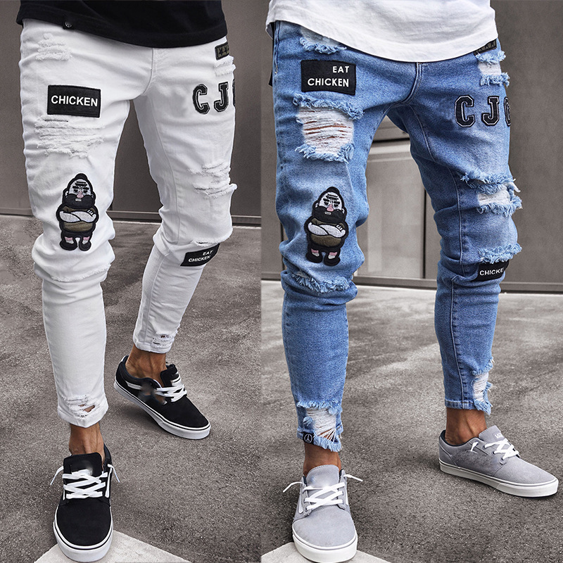 Enge Herrenjeans mit aufgestickten Löchern und schmalen Hosenbeinen_voghion.com