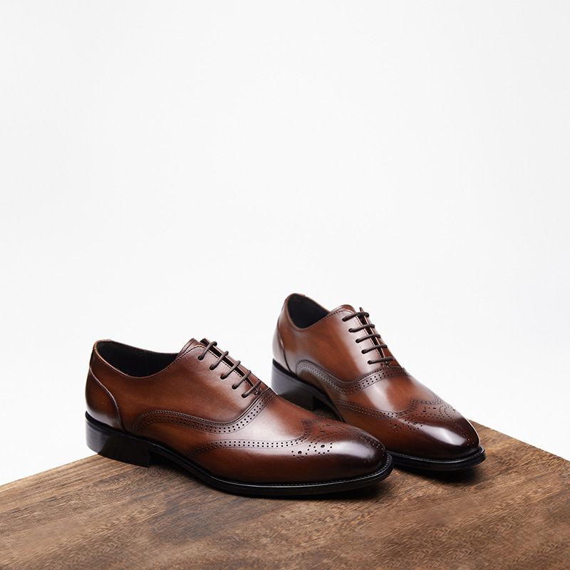 2025 Sommer Neue atmungsaktive geschnitzte Schnürschuhe Emed Hollow Business Casual Leder Loafer_voghion.com