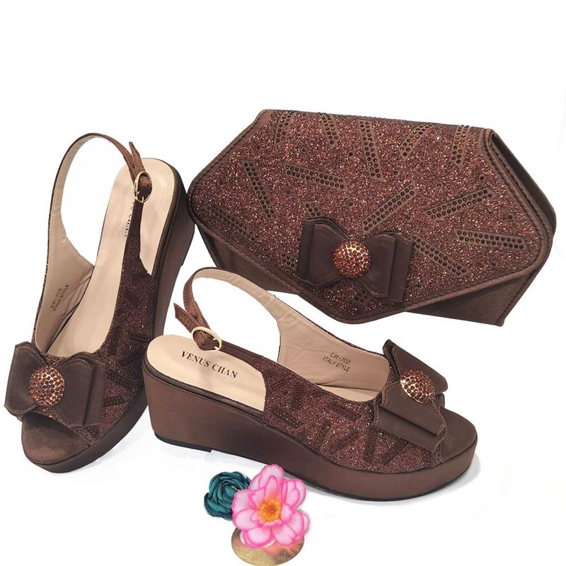 Damenschuhe Große Damenschuhe Schuhe für Geburtstagsfeiern Kleiner Keilabsatz Schuhe mit dicker Sohle und gleichem Design Clutch Bag Diamond Flower_voghion.com