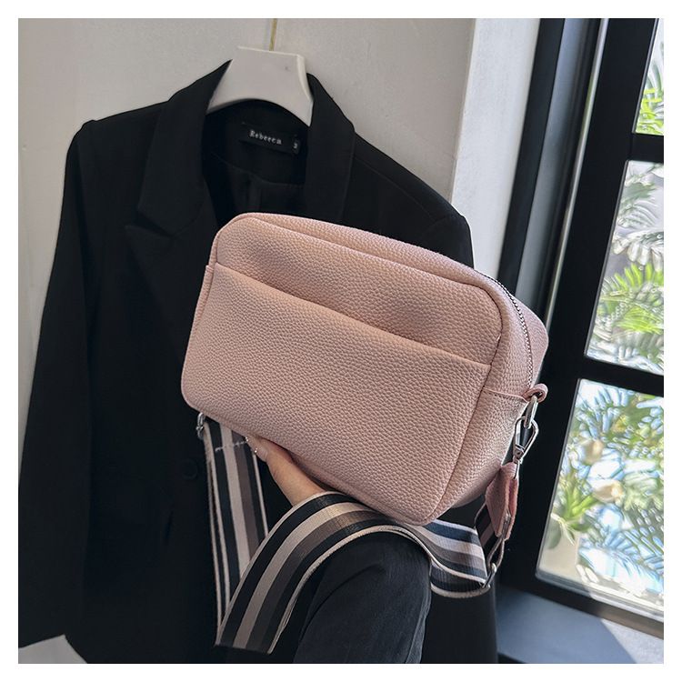Trendy Damentasche 2023 Neuer grenzüberschreitender Handel Einfarbige PU-Umhängetasche Kleine Damentasche Damen-Umhängetasche Kleine quadratische Tasche_voghion.com