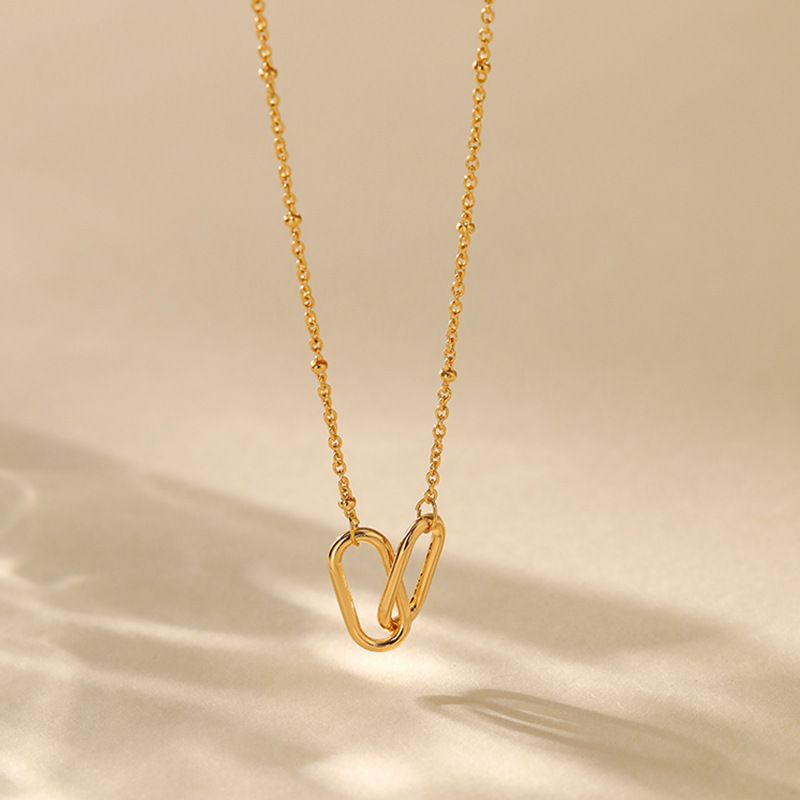 Cadena de clavícula de estilo lujoso y ligero con forma de abanico de oro real K bañado en cobre que se puede apilar y usar con un collar de amor de moda con diseño de concha_voghion.com