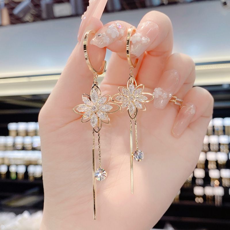 2024 Nuovi orecchini alla moda in stile coreano con zirconi e fiori, orecchini lunghi con nappe per donna con viso sottile, orecchini in argento s925 per donna_voghion.com