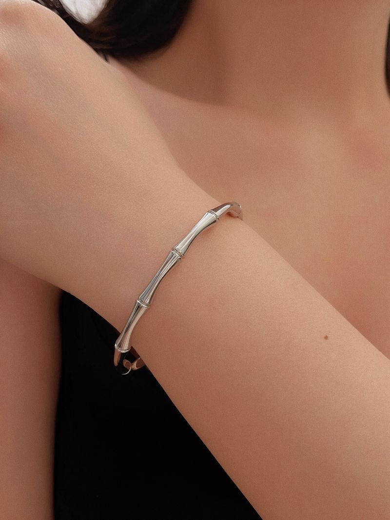 Delicato bracciale rigido sottile e semplice da donna, placcato oro, fatto a mano, gioiello minimalista_voghion.com