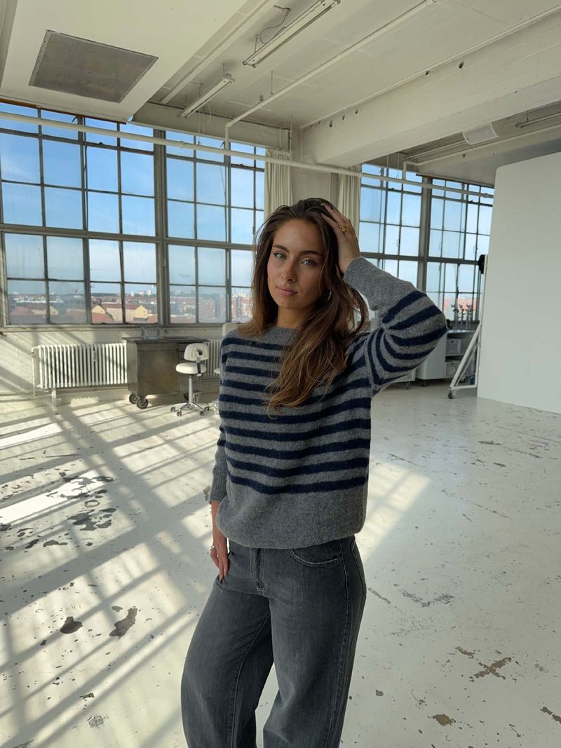 Knitted Top Women's One-word Shoulder Design Temperament Off-the-shoulder Slim-fit Sweater Women_voghion.com