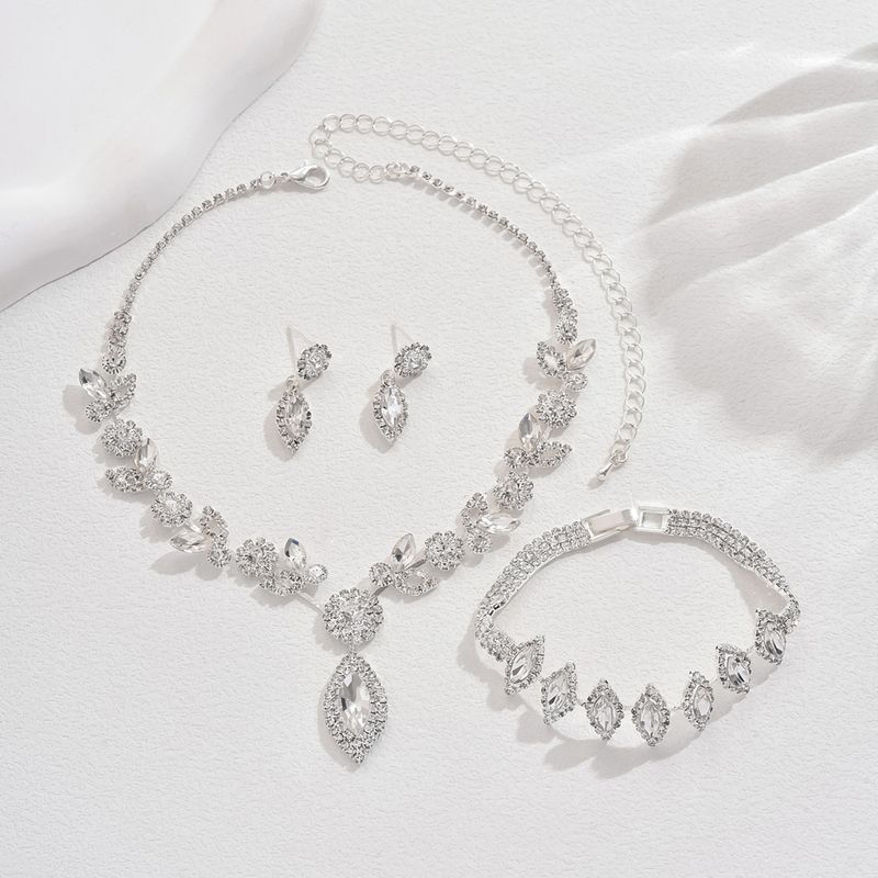 Set di gioielli da donna, gioielli di moda all'ingrosso, set di gioielli da sposa con fiori in cristallo bianco, collana, accessori per abiti da sposa e banchetti alla moda._voghion.com