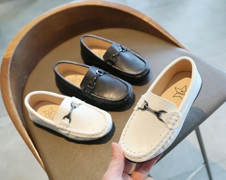 Kinderkleding Jongens en Meisjes Mocassins Zomer Nieuwe Mode Metalen Gesp Schoenen Zachte Bodem Ronde Neus Instappers Sportschoenen Voor Kinderen_voghion.com