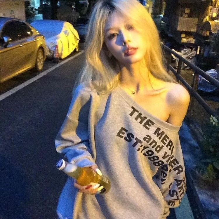 Amerikansk broderad huvtröja med snedställda axelbrev för kvinnor, långärmad Spicy Girl Loose Ins hösttopp_voghion.com