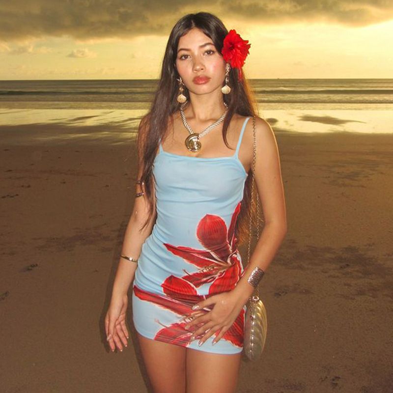 Strandurlaubsstil, großer Blumendruck, kontrastfarbene Basis, schmale Passform, hüftbetont, Hosenträgerkleid, kurz, neu_voghion.com