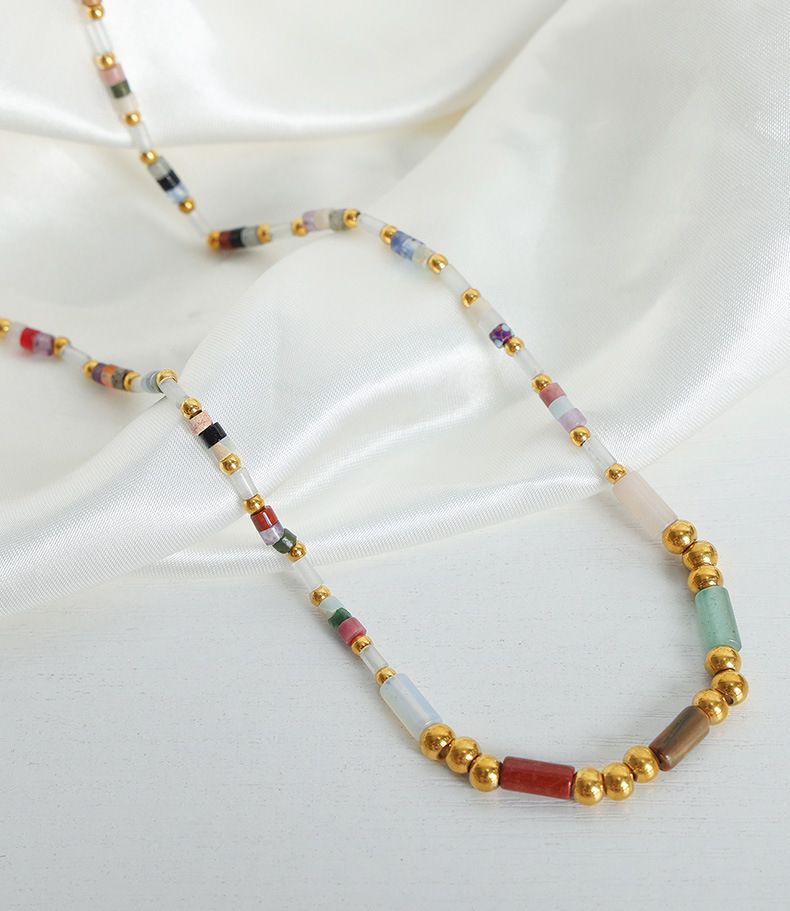 Collana con catena fatta a mano in perline rotonde multicolori in pietra naturale, in acciaio al titanio e oro, personalizzata per l'imperatrice vedova_voghion.com