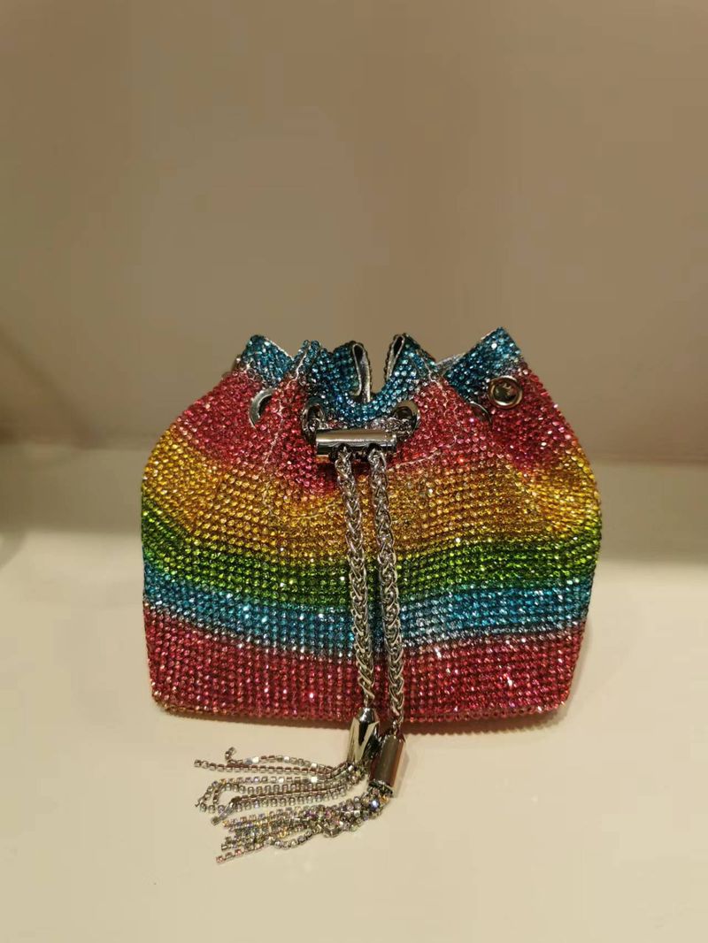 Borsa a secchiello con nappa e perle intarsiate in oro e diamanti, regalo per feste da donna, 2025_voghion.com