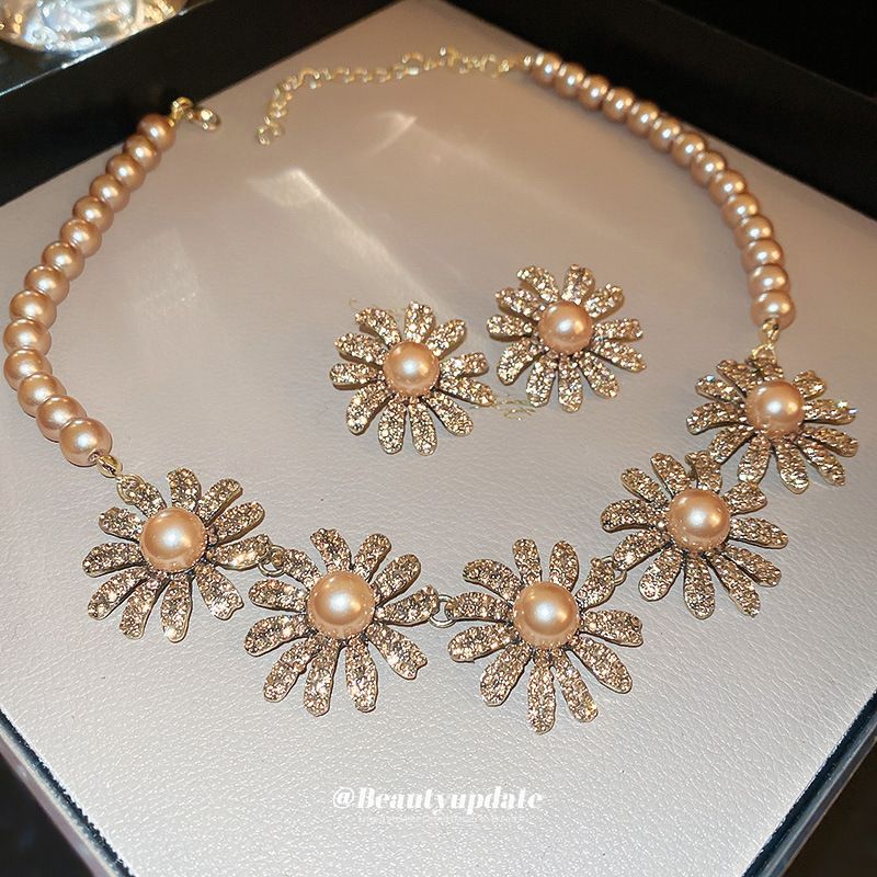 Diamond-encrusted Flower Pearl Necklace Earrings Set Palace Style Medieval Collarbone Chain Elegant Commuting Choker_voghion.com