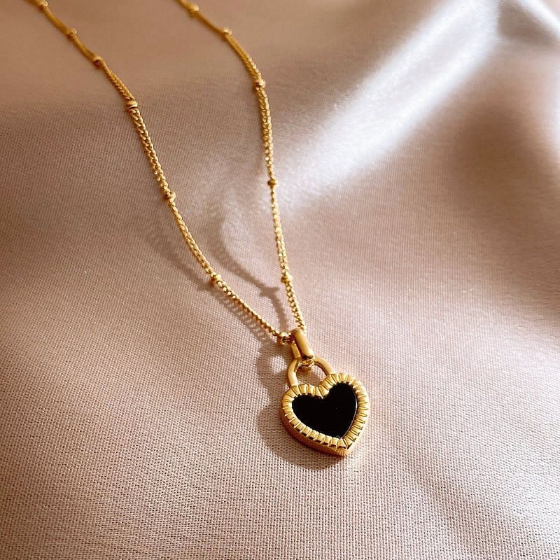 2025 Arrivi 2024 Collana con ciondolo a cuore bifacciale vintage per donna Ragazza Catena clavicola Choker Nuova moda alla moda_voghion.com