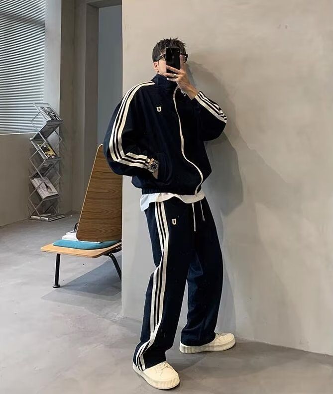 Herren-Set aus Kapuzenpullover und Jogginghose im Hong Kong-Stil mit überschnittenen Schultern – Übergroße Streetwear-Loungewear (Schwarz/Marineblau/Braun, M-3XL)_voghion.com