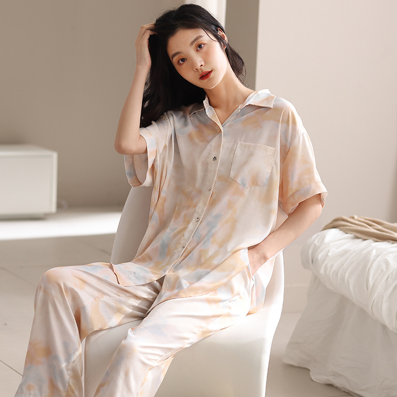 Zomerse pyjama van ijszijde, korte mouwen en lange broek, vestkraag, zijde, hoogwaardige blauwe huiskledingset voor dames_voghion.com