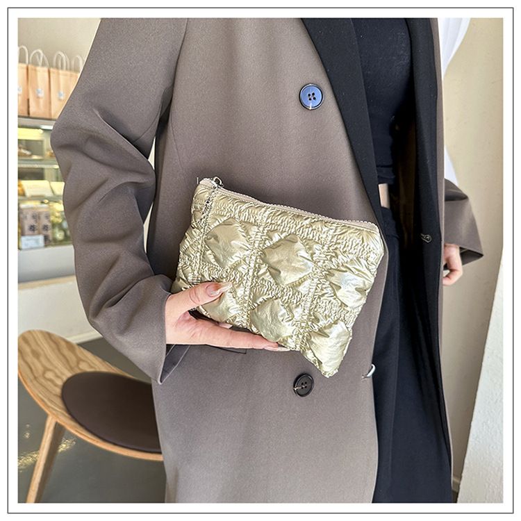 2024 new handheld wallet, embroidered diamond grid small bag, cute and versatile spare wallet, lightweight cloud card bag_voghion.com