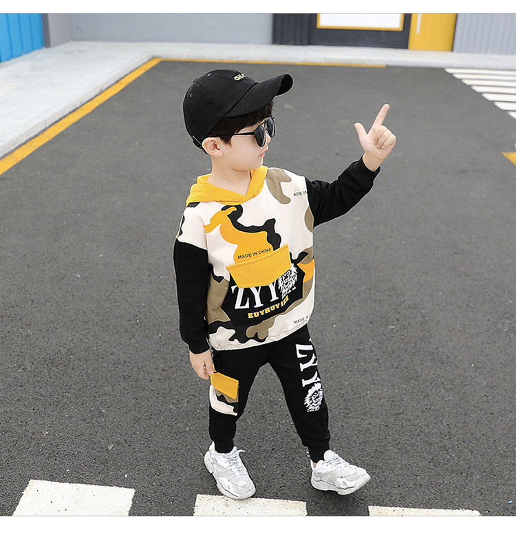 Jongensset 2023 Lente Herfst Nieuwe Koreaanse editie Tweedelige camouflagesportset voor kinderen, knap en trendy_voghion.com