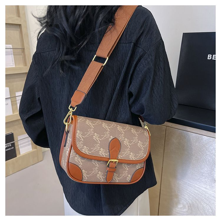 Borsa a mano di fascia alta da donna 2024 nuova borsa a tracolla singola versatile alla moda con sella francese, elegante borsa a tracolla piccola_voghion.com