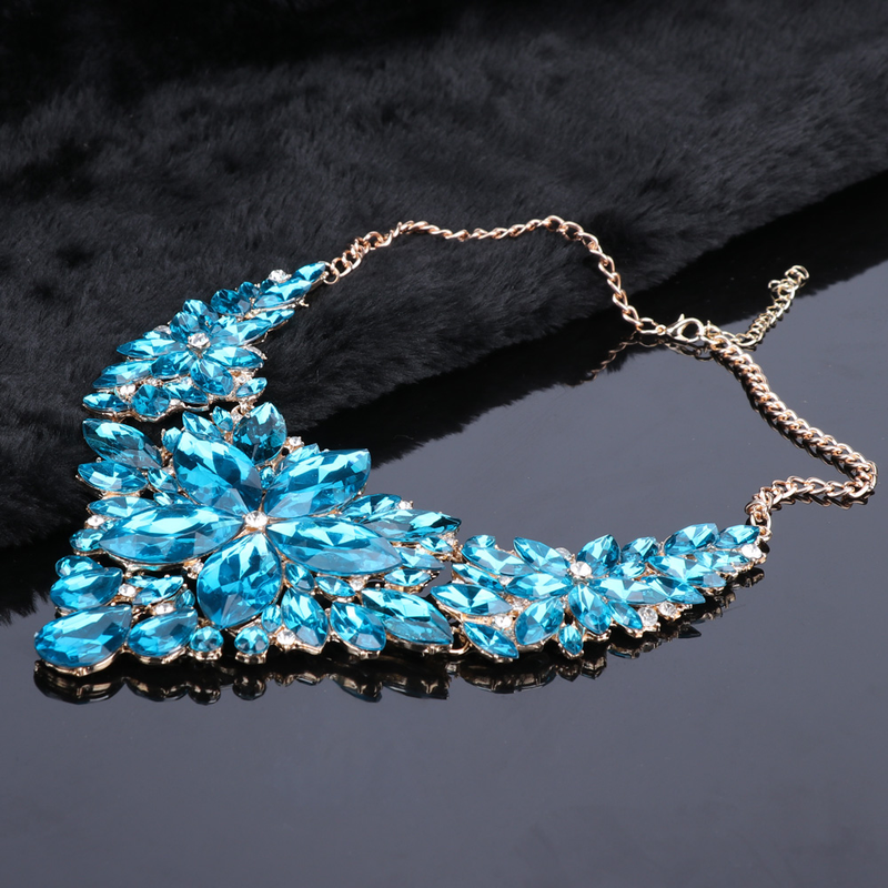 Set di gioielli eleganti da sposa con fiori di cristallo, collana, orecchini e spose per feste._voghion.com