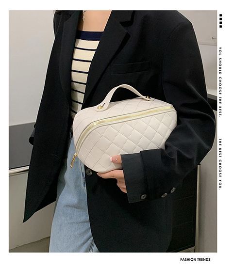New Large Capacity Makeup Quilted Simple Ins Style Storage Travel Portable Toiletry Bag_voghion.com