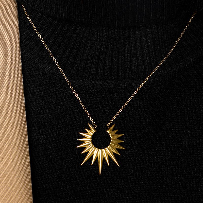 Sun Pendant Layering Necklace - Gold Plated Stainless Steel Clavicle Chain_voghion.com