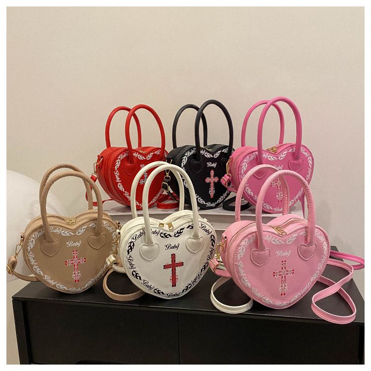 Borsa da donna personalizzata Rivet Punk Dark 2024 Nuova borsa a forma di cuore, borsa a tracolla incrociata, borsa a tracolla per donna_voghion.com