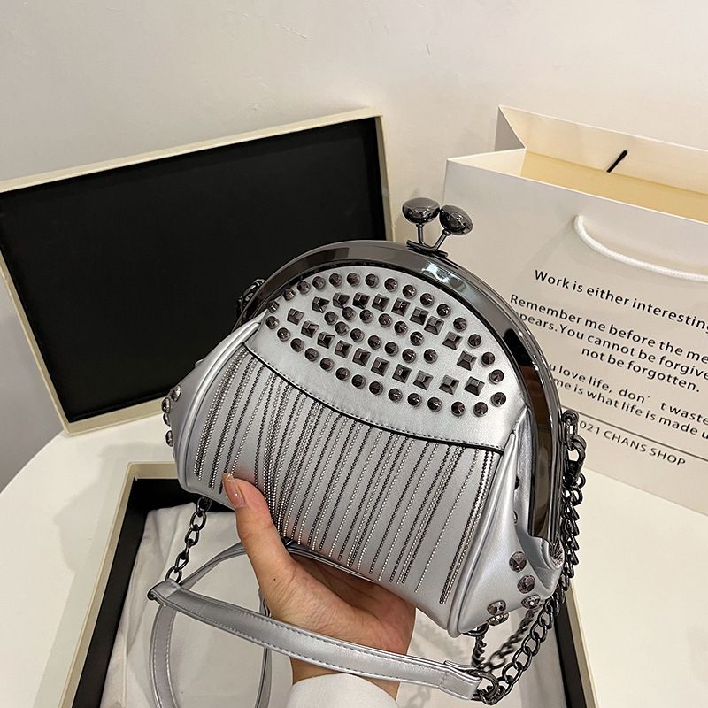 Neue trendige Diamant-Nieten-Quastenkette für eine Schulter, Umhängetasche mit Handclip für das Abendessen, Damentasche_voghion.com