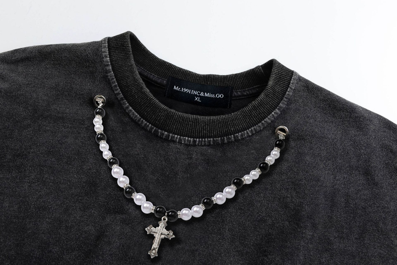 Herrenbekleidung Vintage-Kapuzenpullover in Schwarz mit einzelnem, mit Perlen verziertem Muster und Kette, dekorative Waschung für Männer und Frauen_voghion.com