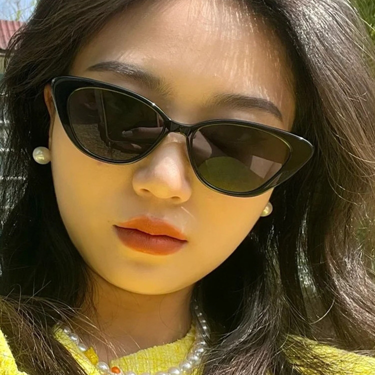 New Retro Triangle Cat Eyes, Small Face, Sunglasses for Women, High Grade, Instagram Black Small Frame, Sun Protection Style, Photography Sunglasses_voghion.com
