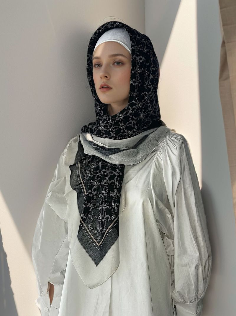 New Malaysian Indonesian Muslim Hot Selling With Versatile Lines, Simple Patterns, Right Angle Rolled Edges, Bali Yarn Square_voghion.com