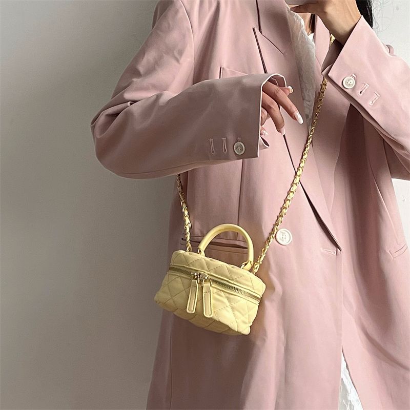 Xiaoxiangfeng Moda Donna 2024 Nuova Catena Portatile Versatile Mini Borsa a Tracolla con Bocca a Spalla Rossa_voghion.com