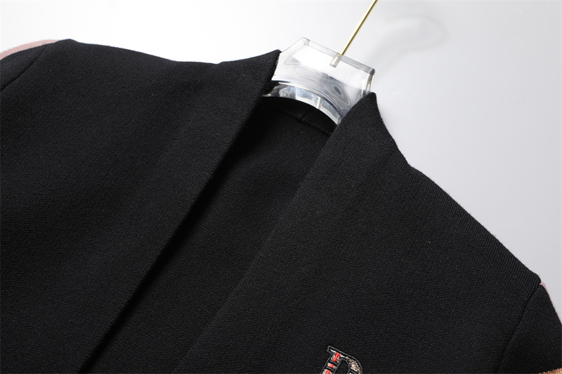 C 2023 Kapesní Muži Cardigan Móda Značka Podzim Zima Návrhář Cardigan Velká velikost Anglie Styl Spliced Color Cardi_voghion.com