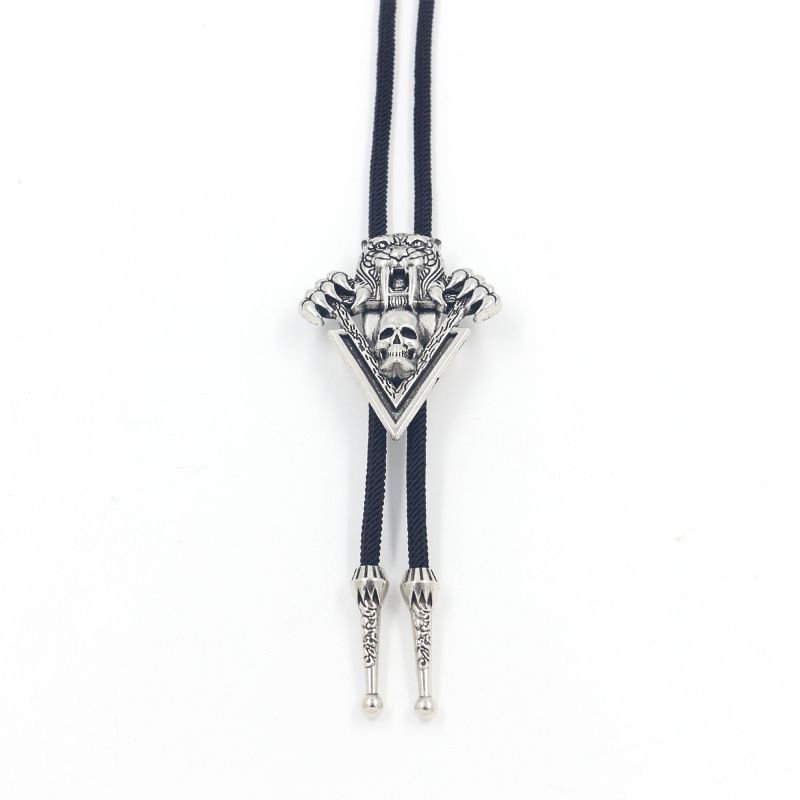 Collana da uomo con cravatta Poirot in denim, corda di Milano, astrolabio in argento con alce d'argento, mucca d'argento divoratrice di anime, scheletro di osso di tigre d'argento e ala_voghion.com