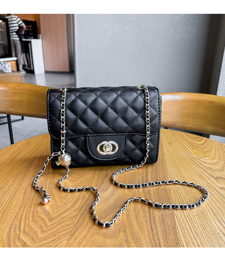 2023 New Women's Fragrant Wind Lingge Golden Ball Chain Crossbody Versatile Small Square Bag One Shoulder_voghion.com