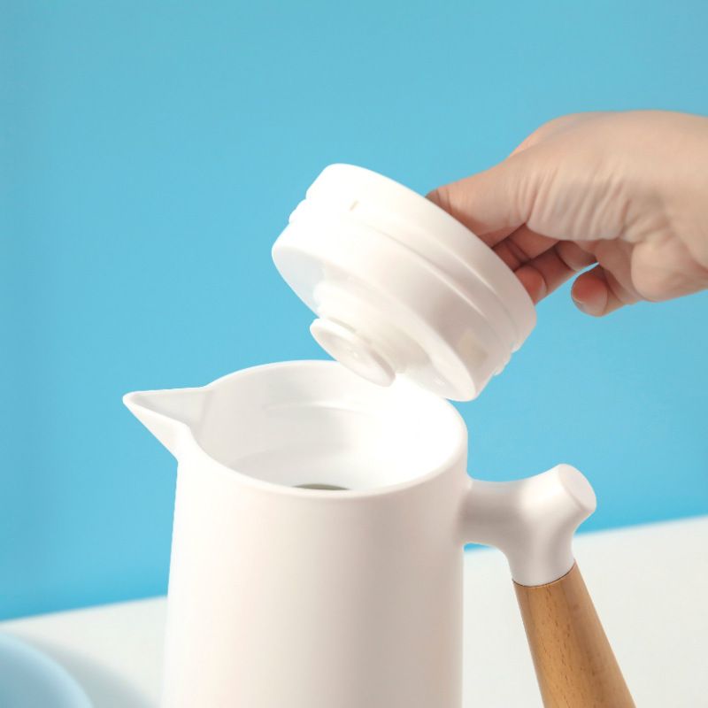 Isolierter Wasserkocher im europäischen Stil, Heiß- und Kaltwasserflasche mit Holzgriff für den Haushalt, großes Fassungsvermögen 1,5 l Geschenk_voghion.com