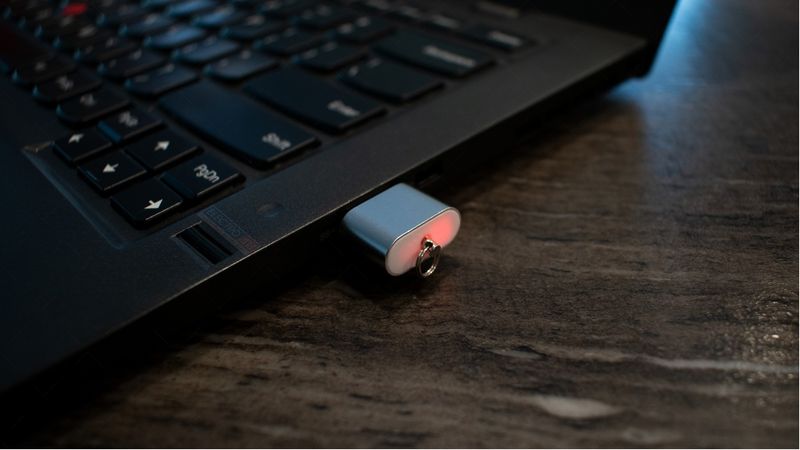 Silver MicroSD Card Reader for Quality Data Transfer works for PC & Windows_voghion.com