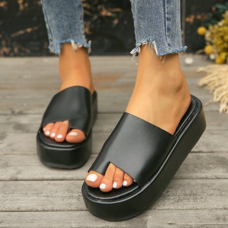 2024 Oversized dikke zool voor de zomer Nieuwe bovenkleding met mesh Rode damespantoffels met klemvoeten Instagram Trendy_voghion.com
