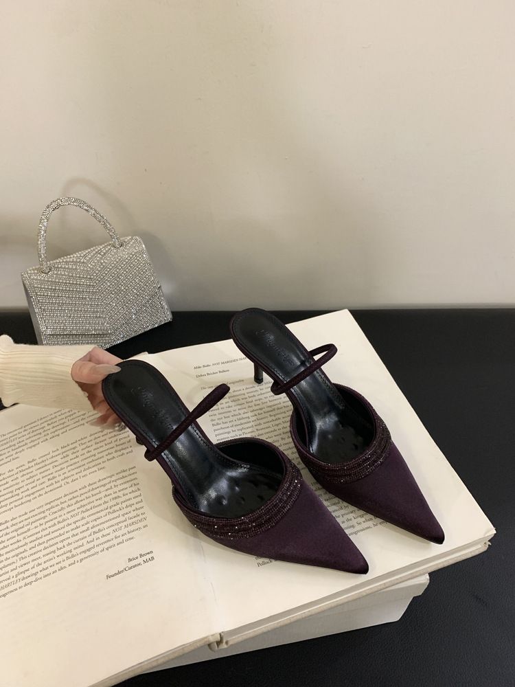 Nya spetsiga strass- och fina klackar med höga klackar, grunda hål, knuthuvud med satinsandaler, halva dragsko för kvinnor_voghion.com