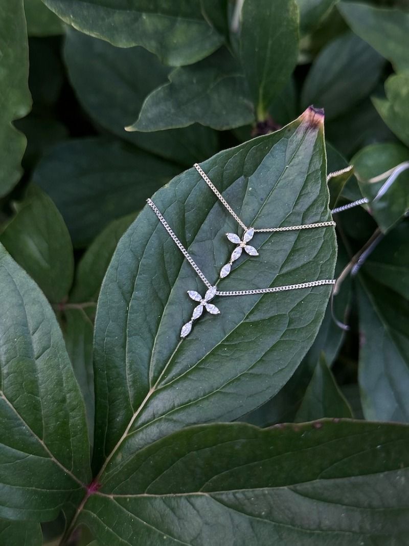Collana con croce in argento sterling con rombo e zirconi da donna, versatile, di alta qualità, con catena a clavicola 2025_voghion.com