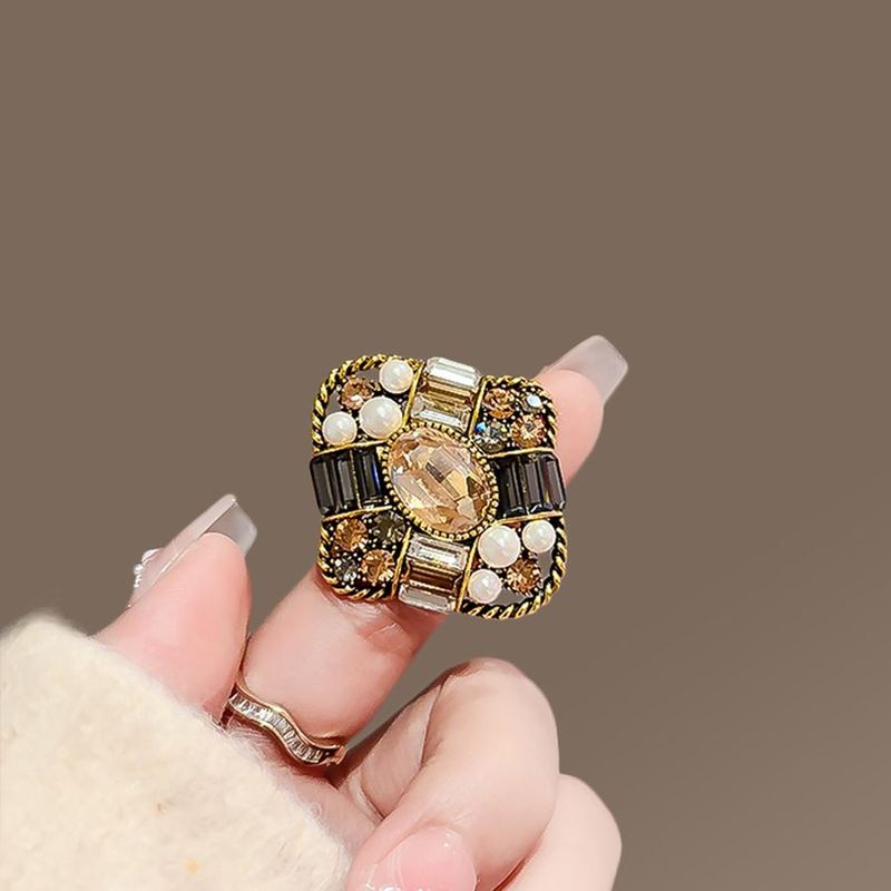 Brooch High-end Femininity Retro Pearl Brooch Rhinestone High-end Luxury Pin Creative Coat Accessories_voghion.com