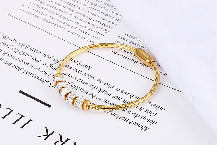 Bracciale da donna elegante in acciaio al titanio con chiusura magnetica, strass e perline portafortuna, braccialetto regolabile alla moda per l'uso quotidiano_voghion.com