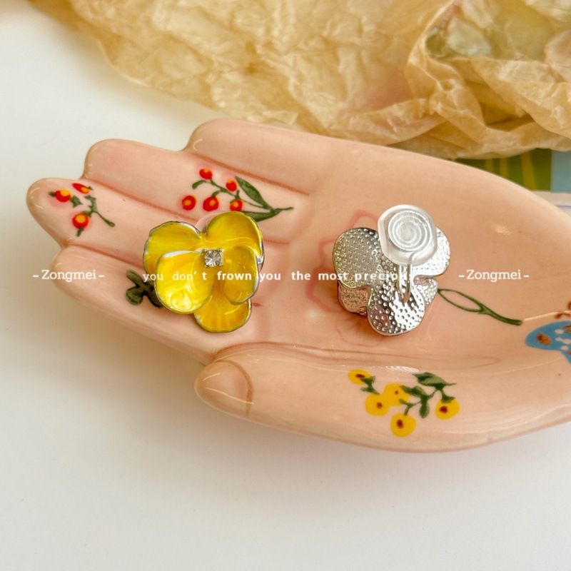 Mosquito Coil Ear Clips Without Piercing Blue Flower Niche Design Sense High-end Petal Earrings Light Luxury_voghion.com